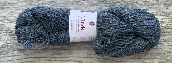 Hillesvåg Tinde - Farm to Cable Yarns