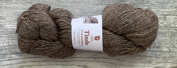 Hillesvåg Tinde - Farm to Cable Yarns