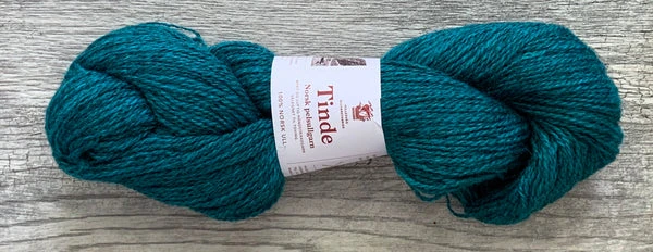 Hillesvåg Tinde - Farm to Cable Yarns