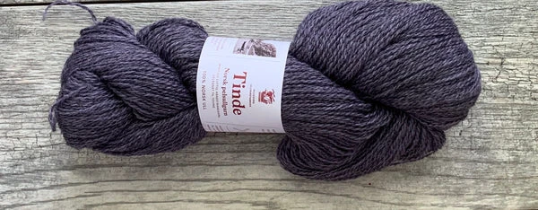 Hillesvåg Tinde - Farm to Cable Yarns
