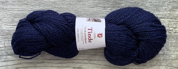 Hillesvåg Tinde - Farm to Cable Yarns