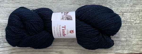 Hillesvåg Tinde - Farm to Cable Yarns