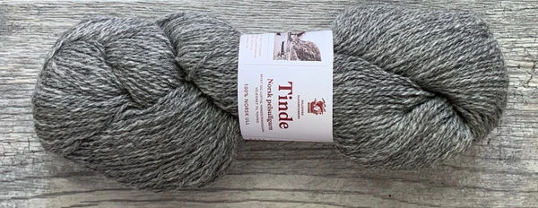 Hillesvåg Tinde - Farm to Cable Yarns