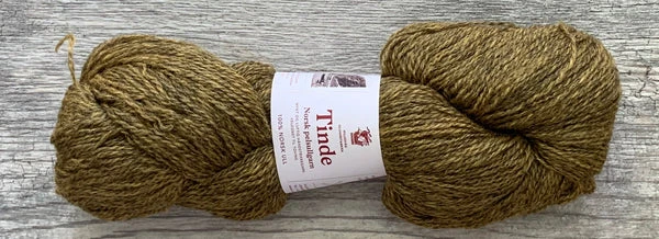 Hillesvåg Tinde - Farm to Cable Yarns