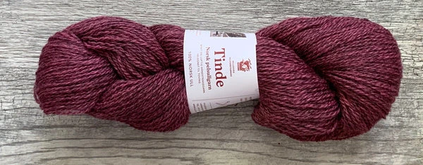 Hillesvåg Tinde - Farm to Cable Yarns